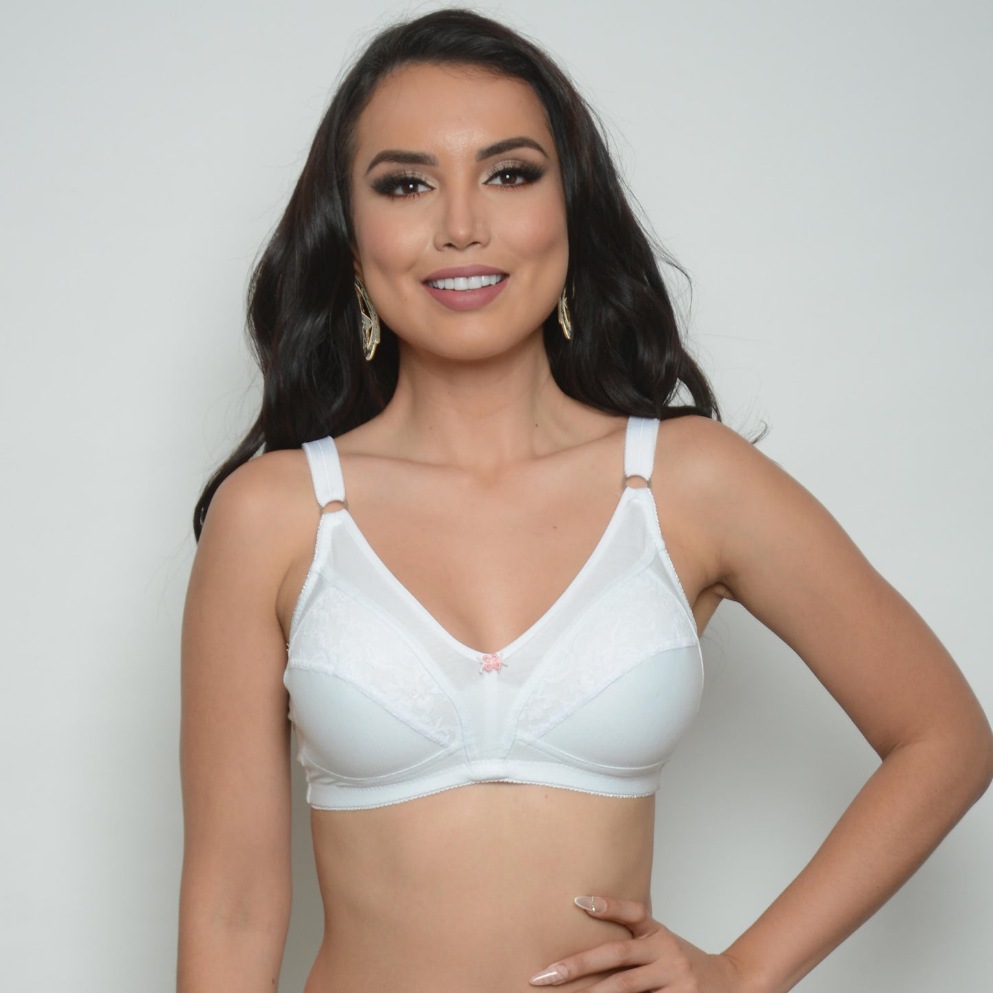 0900607 Bra sin varillas en algodón con encaje